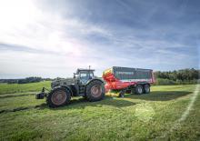 Remorci cu tocător pentru siloz Pöttinger Jumbo 8380 DB