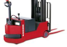 Stackere (transpaleți) mobile RAYMOND RCS 30