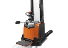 Stackere (transpaleți) mobile BT SPE 120