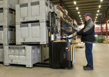Stackere (transpaleți) cu operare la mare înălțime Caterpillar NSV16N