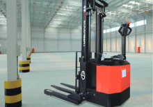 Stackere (transpaleți) mobile EP ES18-40WA