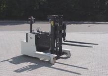 Stivuitoare electrice cu catarg retractabil Baka EGS 70-1204