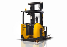 Stivuitoare electrice cu catarg retractabil Yale NR035EB