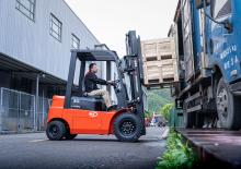 Stivuitoare frontale electrice EP EFX302