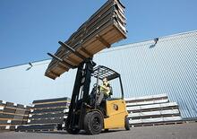 Stivuitoare frontale electrice Caterpillar EP30AN