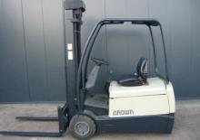 Stivuitoare frontale electrice Crown SC 3018