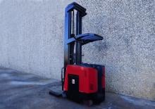 Stivuitoare pentru culoare înguste RAYMOND 740R45TT