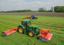 Tamburi de cosit atașați pe spate, cu tambur de condiționare Kuhn PZ 320 C