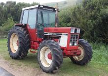 Tractoare cu roți mari pe spate International Harvester 1055