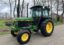 Tractoare cu roți mari pe spate John Deere 2250