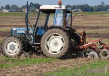 Tractoare cu roți mari pe spate Ford-NH 4135