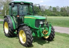Tractoare cu roți mari pe spate John Deere 5215 V