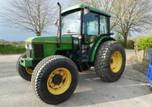 Tractoare cu roți mari pe spate John Deere 5400 N