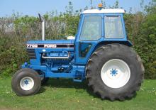 Tractoare cu roți mari pe spate Ford-NH 7700