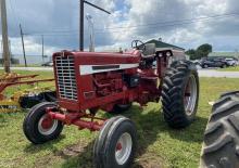 Tractoare cu roți mari pe spate International Harvester 856
