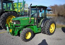 Tractoare municipale John Deere 5615 V