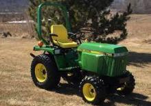 Tractoare municipale John Deere 755