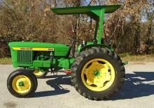 Tractoare municipale John Deere 820
