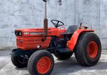 Tractoare municipale Kubota B8200