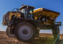 Tractoare pe șenile Challenger MT743