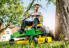Mașini de tuns iarba Ride on și Tractoare de grădină John Deere Z345R