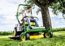 Mașini de tuns iarba Ride on și Tractoare de grădină John Deere Z515E