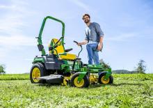 Mașini de tuns iarba Ride on și Tractoare de grădină John Deere Z545R