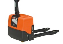 Transpalete cu operator pedestru BT LWE 130