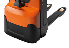 Transpalete cu operator pedestru BT LWE 200