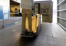 Transpaleți cu platformă, cu operare la mare înălțime Caterpillar NPV20N3D
