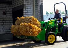 Vehicule municipale multifuncționale diesel John Deere 2027 R