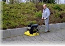 Plăci vibratoare cu o singură direcție Bomag BP 25/48